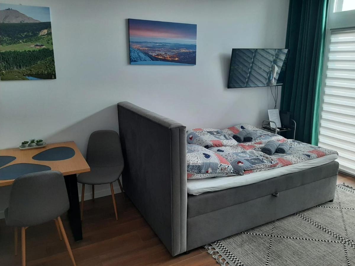 Aparta Lotnisko Wrocław Exteriör bild